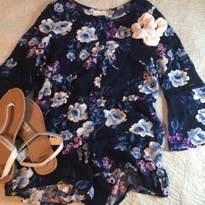 Blue flowerd romper🌷